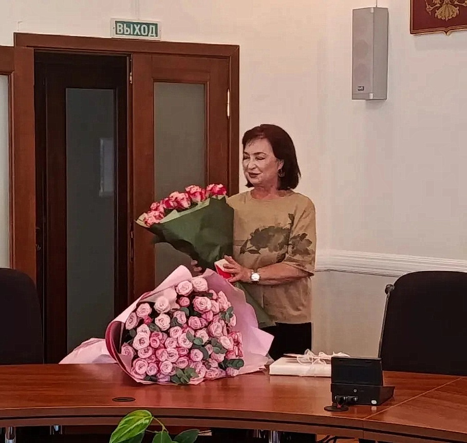 В Минстрое КБР проводили на заслуженный отдых ведущего советника Татьяну Юрьевну Швачий
